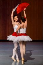 Ballett-Tänzerinnen in klassischer Pose